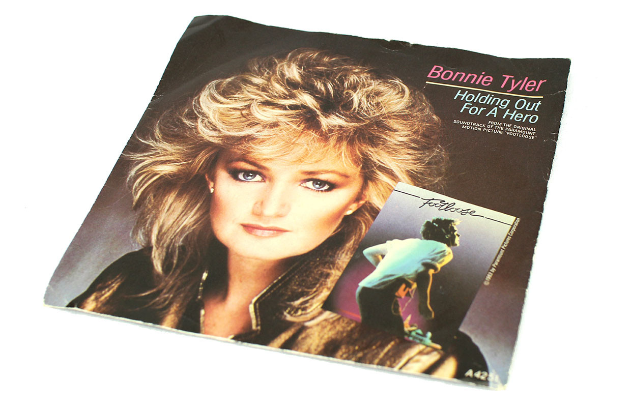 Bonnie tyler holding out for a hero. Бонни тайлер 1983. Holding out for a hero bonnie tyler. Bonnie tyler holding out for a hero. Бонни тайлер hero.