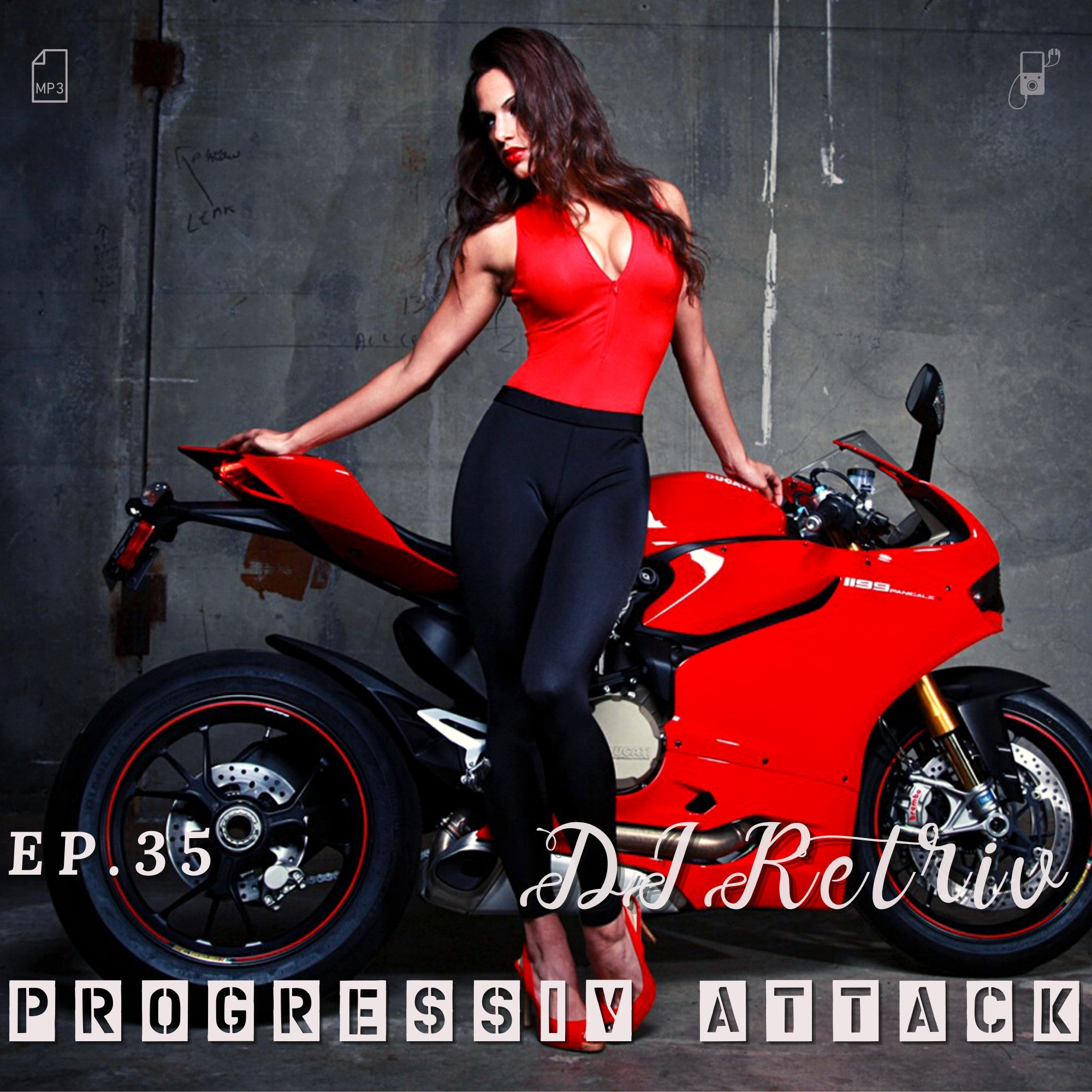 Таня мотоциклистка. Девушка на красном мотоцикле в шлеме. Девушка на ducati. Красный мотоцикл. Мототаня ducati.