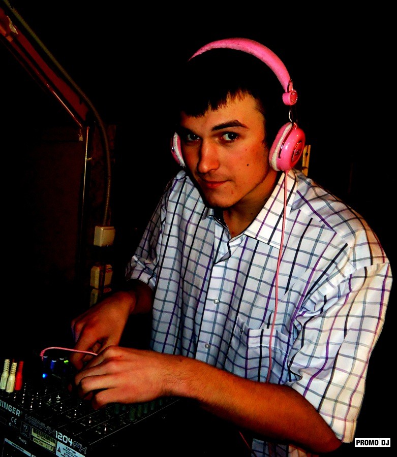 Deadmau5 без маски. Иисус диджей. Дж эх з. Дж эх з. Смешной диджей.