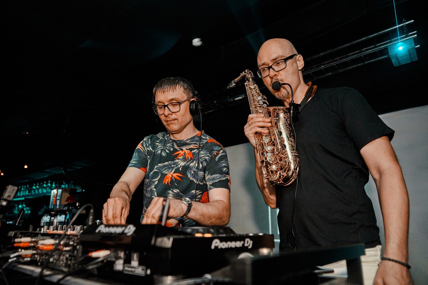 Syntheticsax & Dj Sandr - 2 - INTERNATIONAL WOMAN'S DAY (Live from =SEVEN=) episode artwork