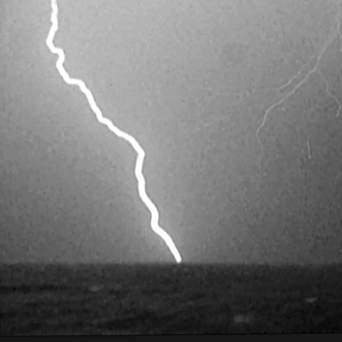 I'm going into a thunderstorm / Иду на грозу / MNEKiNG episode artwork