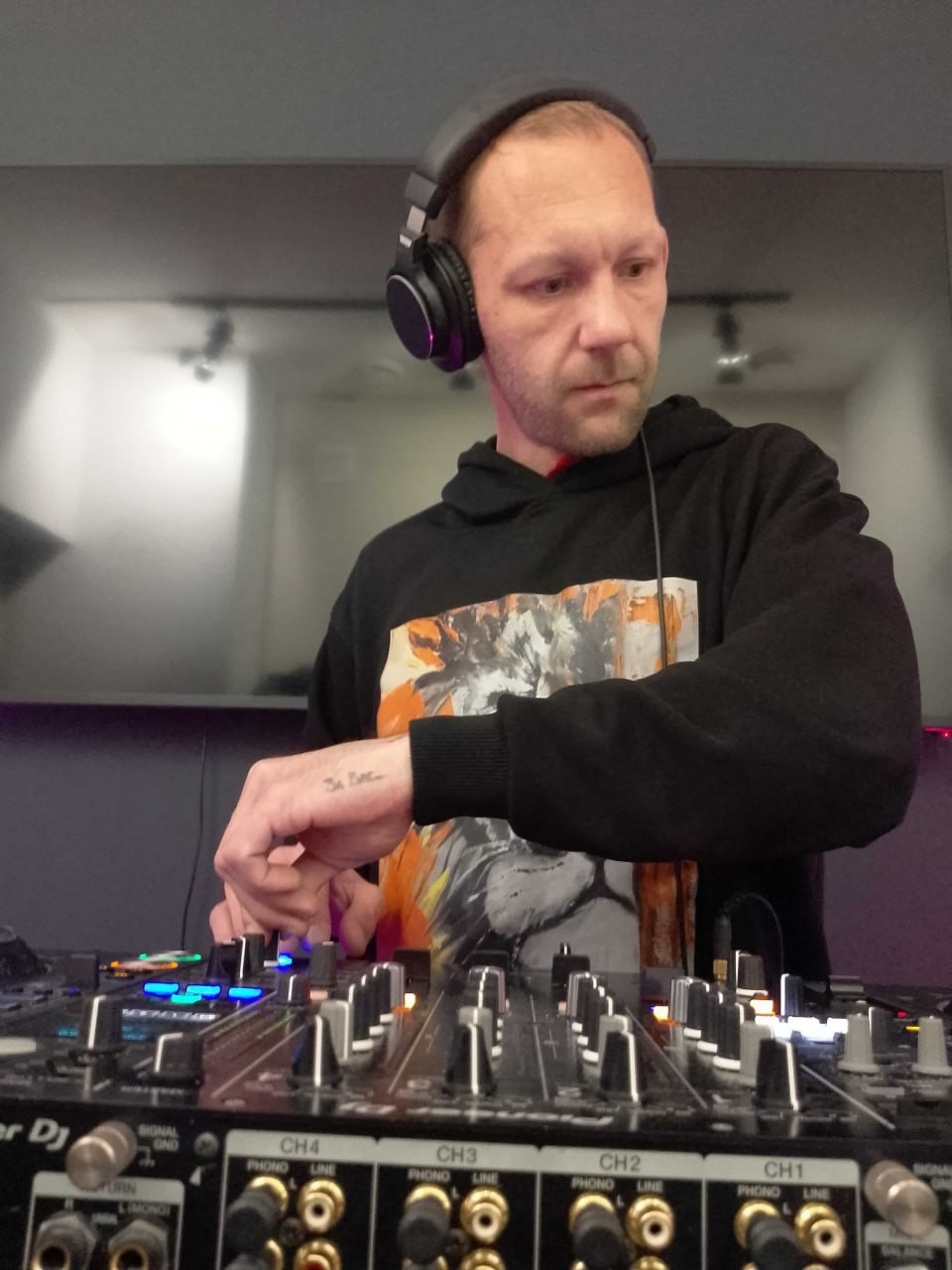 DJ Adoris