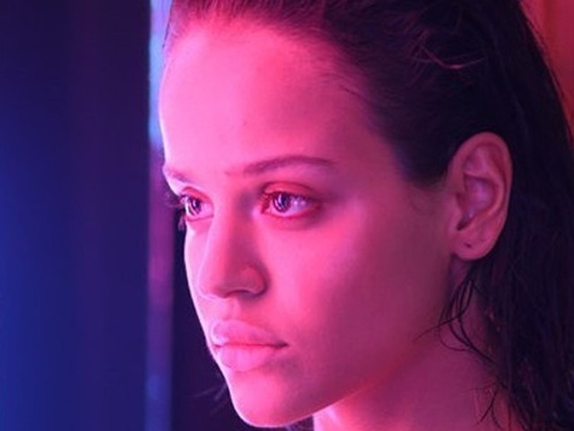 мальбек и сюзанна. мальбек и сюзанна равнодушие. сюзанна равнодушие. равнодушие мальбек. песня доведи меня до дома.