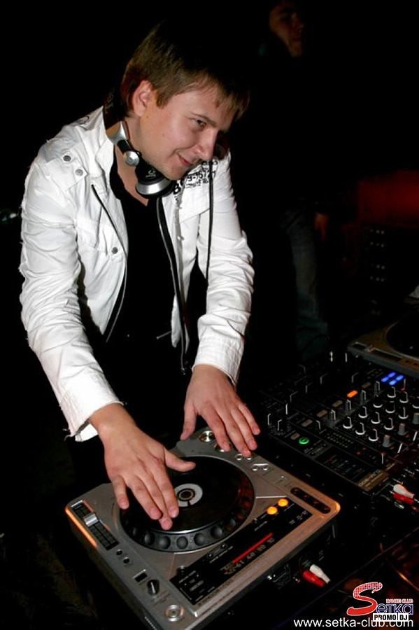 Emergency budots dj john. Джонни Бист. Диджей Джони. DJ Johny Новосибирск.