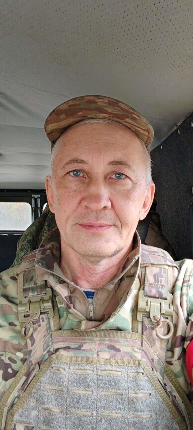 На буханке.