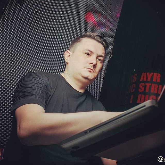 Dj oleg. Oleg Petroff. Диджей Олег Москва. Олег Перецман диджей. DJ Петрозаводск.