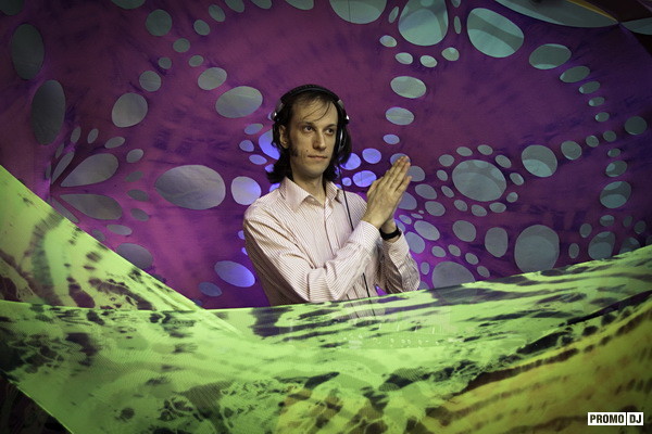 Игра диджей космос на андроид под музыку. Космик игра. Cosmic dj. Dj danis. Cosmic dj.