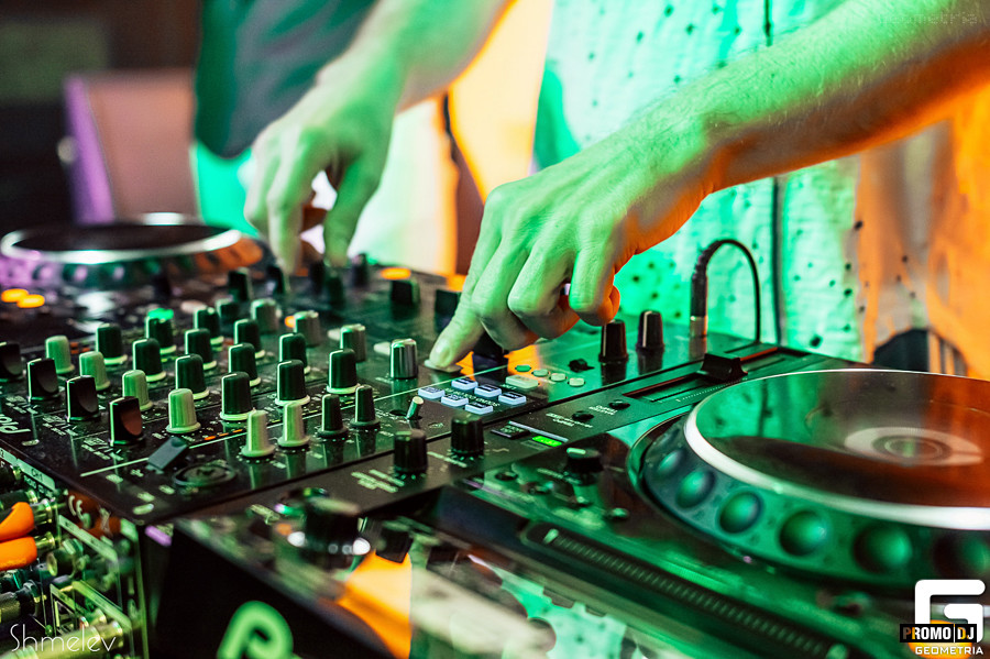 Диджейский пульт Max DJ 305