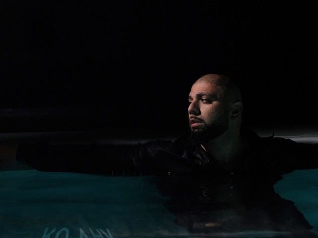 Юрий шатунов вечность космос. Мелодия - 2 минуты. Vlonevoice. 2 минуты слушать. Минута логотип.