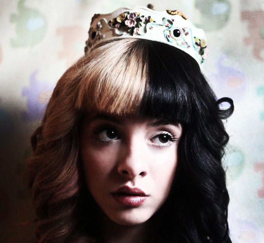 Obey melanie. Мелани Мартинес. Melanie Martinez 2022. Мелани Мартинес фото