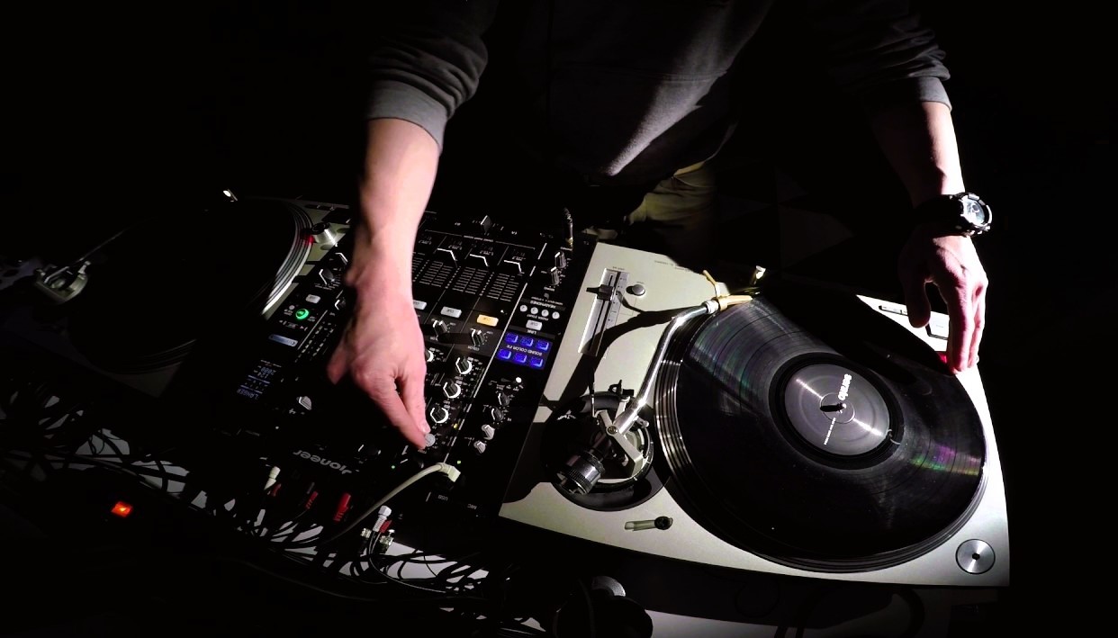 DJ Vell hot-top mix  present Digital Waves  !2025...