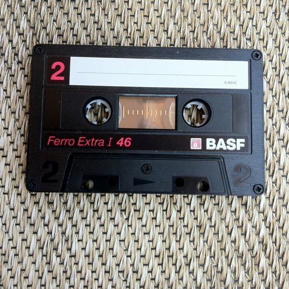 Emilitta Grasso - Senorita Por Favor (new sound)