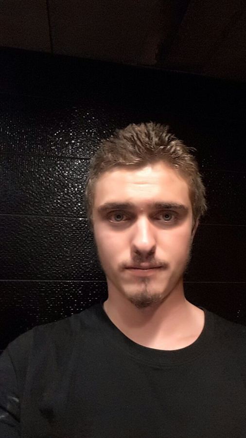 All falls down. Джуд адамс фостеры. Walker noah. Alan walker all falls down. Noah walker planeboom.