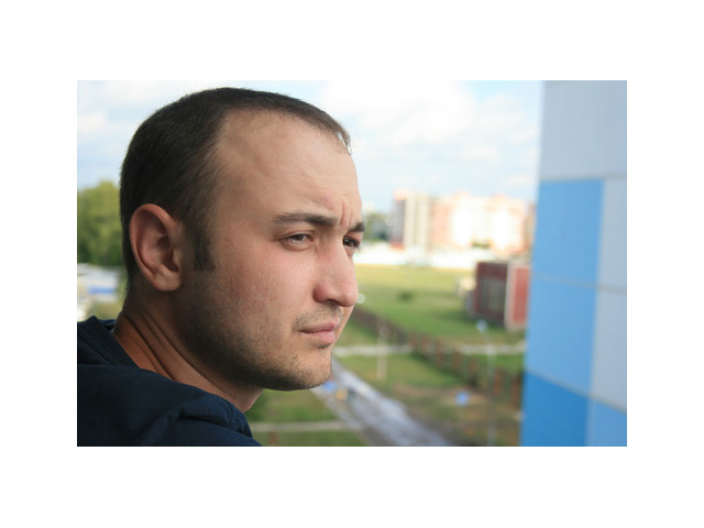 По знакомым улицам остывшего города