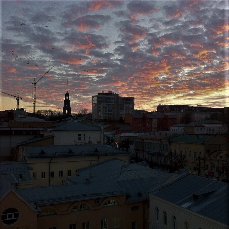 MNEKiNG -The city sleeps minus episode artwork